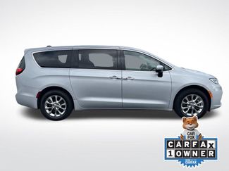 Used 2023 Chrysler Pacifica Touring-L video 2