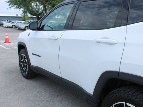 Used 2025 Jeep Compass Trailhawk w/ Trailhawk Convenience Group AWD/4WD image 44