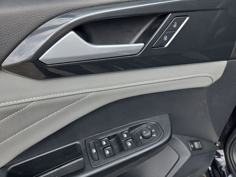 Used 2024 Volkswagen Taos SEL image 13