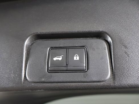 Used 2023 Nissan Rogue SV w/ SV Premium Package image 44