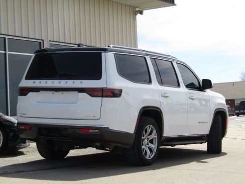 Used 2022 Jeep Wagoneer Series II AWD/4WD image 3