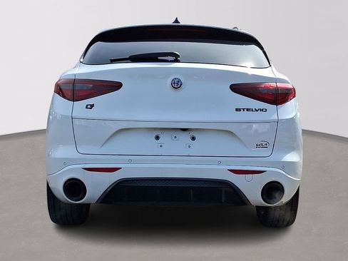 Used 2023 Alfa Romeo Stelvio Estrema AWD/4WD image 5