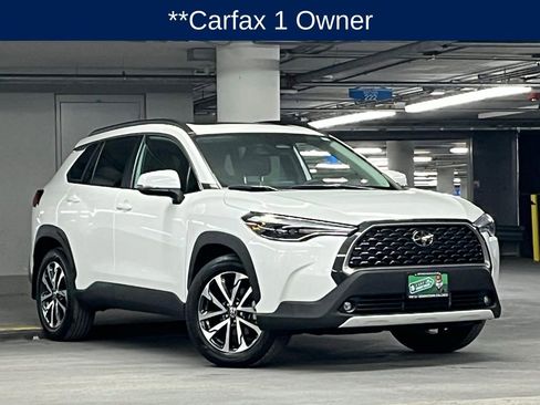 Used 2024 Toyota Corolla Cross XLE image 3