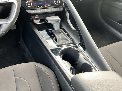 Used 2025 Hyundai Elantra SEL FWD image 14