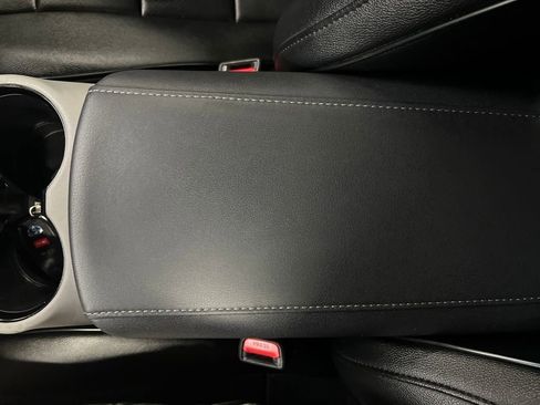 Used 2021 Toyota Venza LE image 25