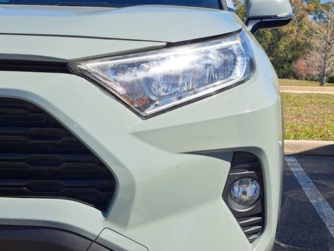 Used 2019 Toyota RAV4 XLE Premium image 7