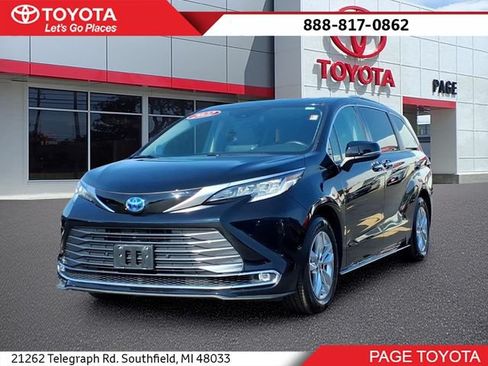 Certified 2022 Toyota Sienna Limited AWD/4WD image 1