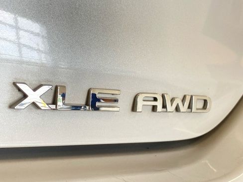 Used 2023 Toyota Highlander XLE AWD/4WD image 7