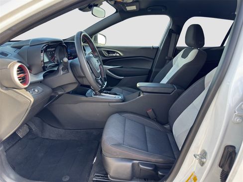 Used 2024 Chevrolet Trax RS w/ Driver Confidence Package image 9