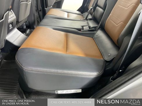 Used 2024 Lexus GX 550 w/ Accessory Package (2T) AWD/4WD image 27
