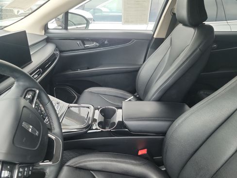 Certified 2023 Lincoln Nautilus AWD w/ Premium Package image 11