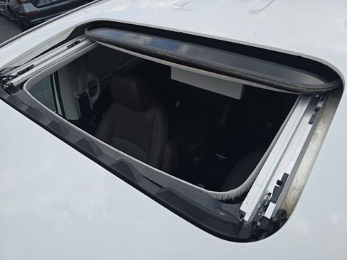 Used 2025 Honda Odyssey Touring image 4