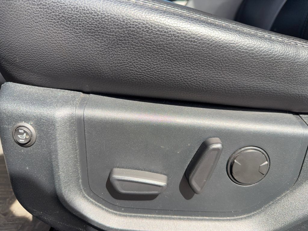 Used 2021 Ford Expedition XLT AWD/4WD image 12