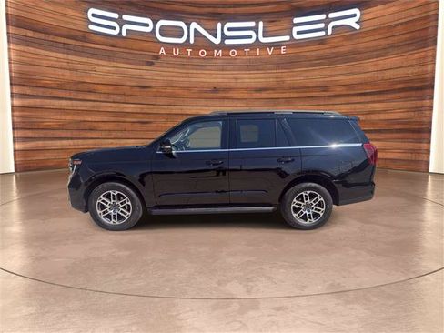 Certified 2025 Ford Expedition Active AWD/4WD image 2