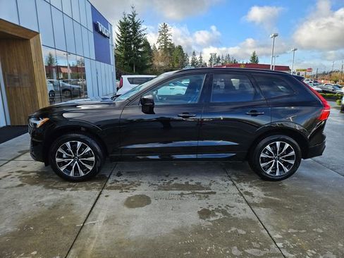 Used 2025 Volvo XC60 B5 Plus image 8