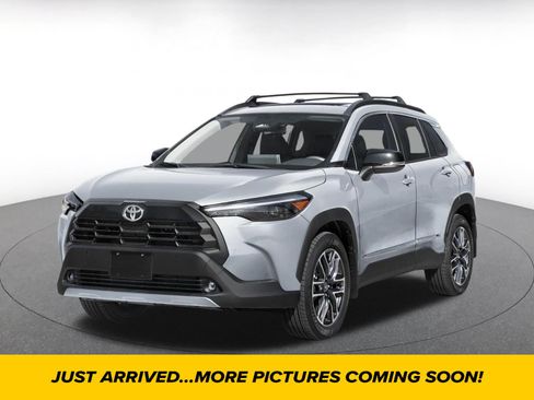 Used 2026 Toyota Corolla Cross XLE FWD image 1