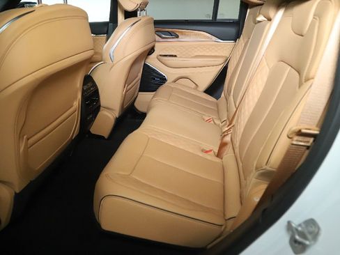 Used 2024 Jeep Grand Cherokee Summit AWD/4WD image 14