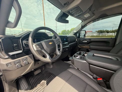 Used 2025 Chevrolet Silverado 3500 LT AWD/4WD image 14