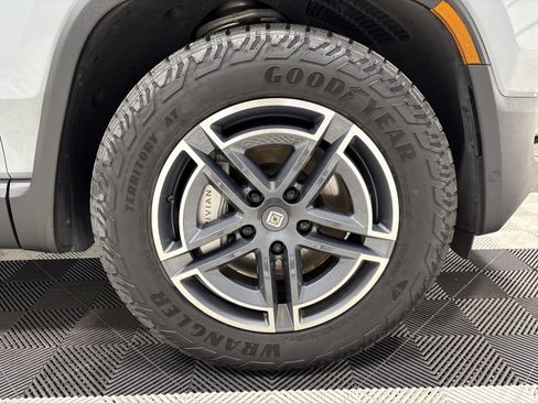Used 2025 Rivian R1S Adventure AWD/4WD image 11