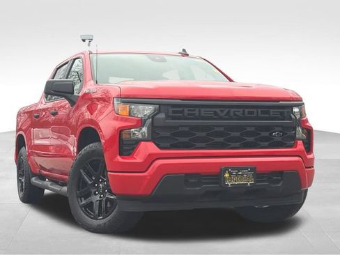 Used 2023 Chevrolet Silverado 1500 Custom image 2