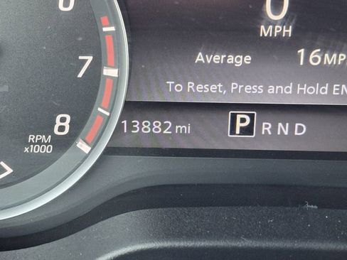 Used 2024 Nissan Titan SV w/ SV Convenience Package RWD image 11