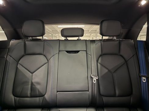 Certified 2024 Porsche Macan image 25