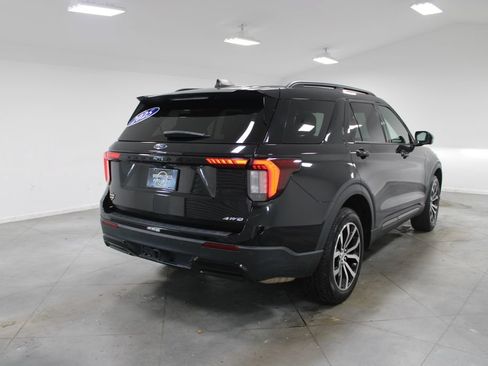 Used 2025 Ford Explorer ST-Line AWD/4WD image 9