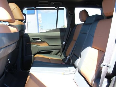 Used 2025 Lexus GX 550 w/ Accessory Package (Z1) AWD/4WD image 28