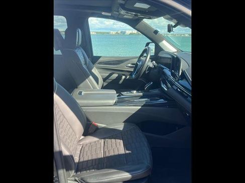 Used 2023 Cadillac Escalade ESV V image 10