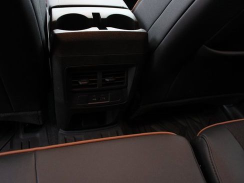 Used 2025 GMC Canyon AT4 image 32