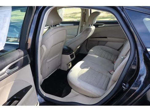 Used 2016 Ford Fusion SE image 7