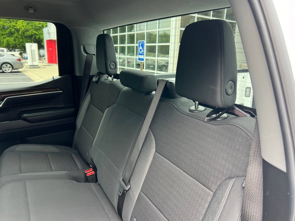 Used 2025 Chevrolet Silverado 1500 LT RWD image 16