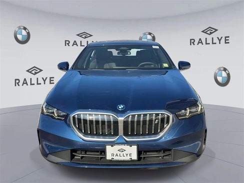 Certified 2024 BMW i5 eDrive40i w/ Convenience Package image 2