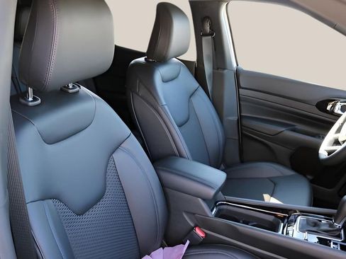 New 2026 Jeep Compass Latitude AWD/4WD image 18