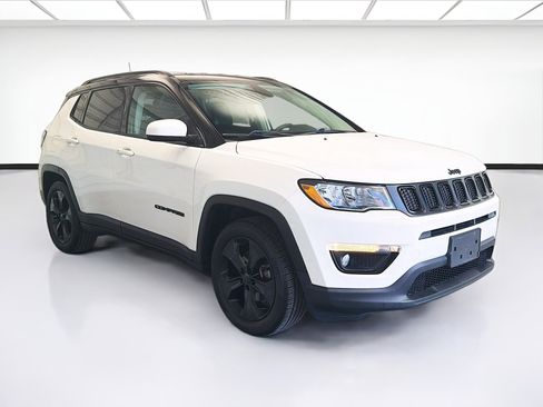Used 2021 Jeep Compass Latitude FWD image 3