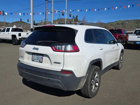 Used 2020 Jeep Cherokee Latitude Plus image 3