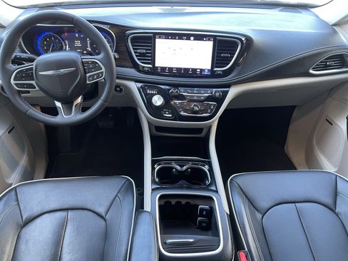 Used 2022 Chrysler Pacifica Limited FWD image 20