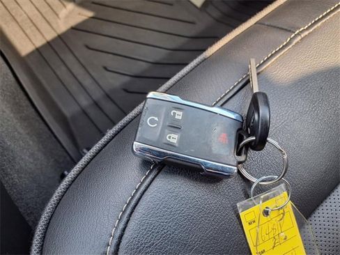 Used 2021 GMC Canyon Denali image 21