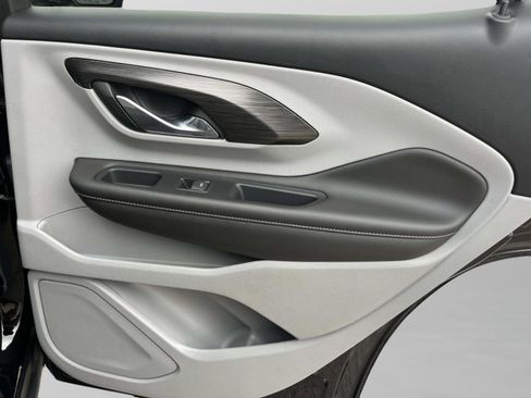 Used 2023 GMC Terrain SLT w/ Infotainment Package II image 24