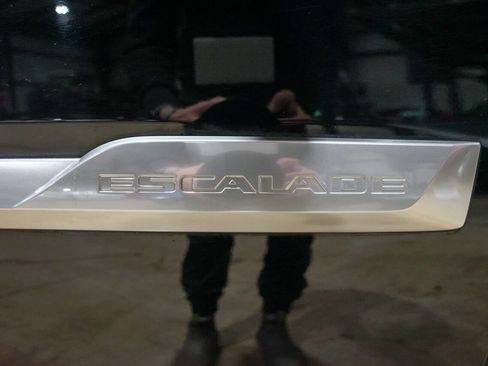 Used 2018 Cadillac Escalade ESV Luxury image 24