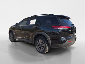 Used 2024 Nissan Pathfinder SV video 3
