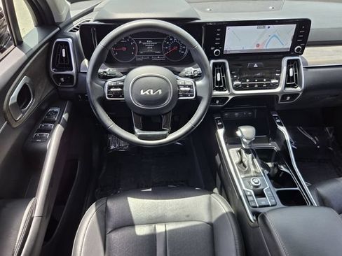 Used 2022 Kia Sorento EX w/ Panoramic Sunroof Package FWD image 12