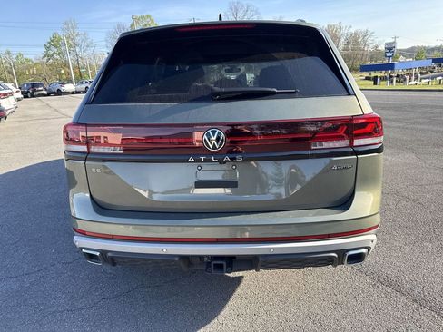Used 2025 Volkswagen Atlas Peak Edition SE AWD/4WD image 5