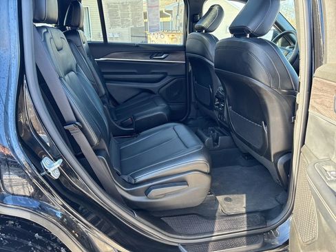 Used 2024 Jeep Grand Cherokee L Limited w/ Luxury Tech Group II image 22