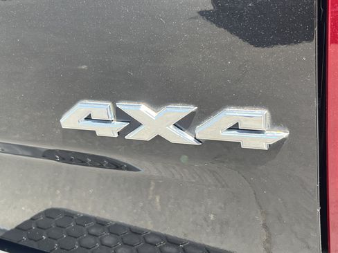 Used 2018 RAM 2500 Tradesman w/ Chrome Appearance Group AWD/4WD image 11