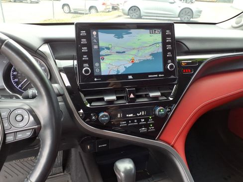 Used 2022 Toyota Camry XSE w/ Navigation Upgrade Package image 9