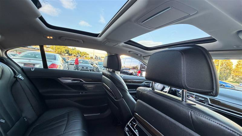 Used 2021 BMW 740i xDrive AWD/4WD image 20