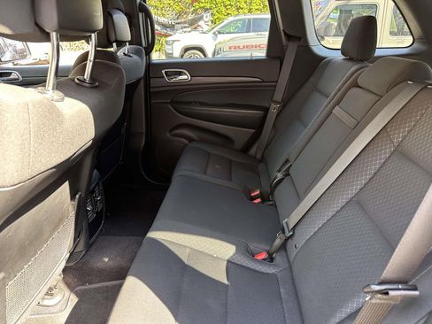 Used 2019 Jeep Grand Cherokee Laredo AWD/4WD image 19
