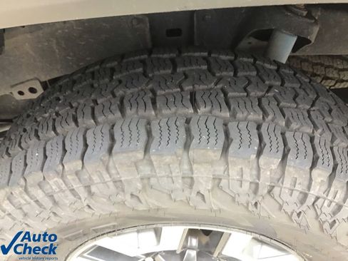 Used 2023 Toyota Tacoma TRD Off-Road w/ Advanced Technology Package image 43