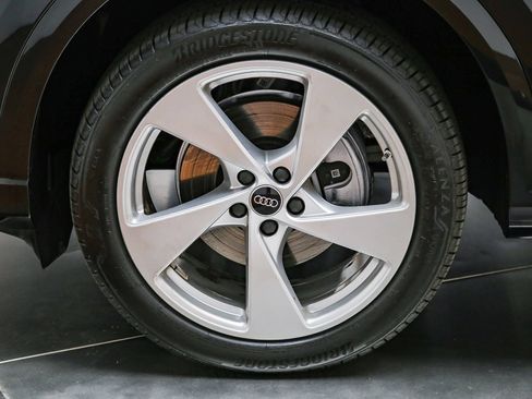 Certified 2025 Audi Q5 Premium AWD/4WD image 10